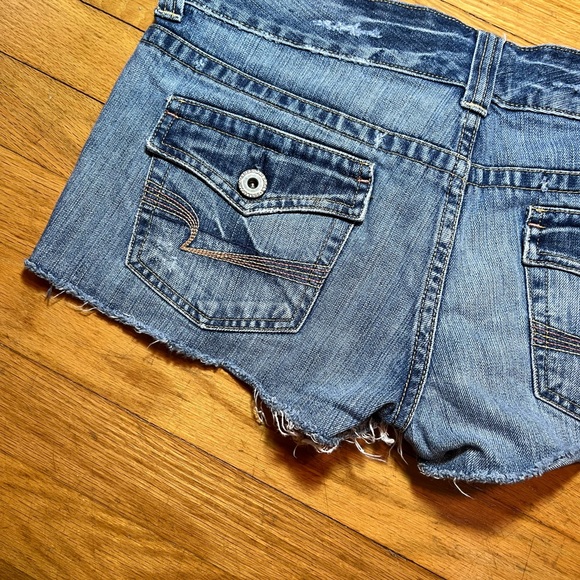 AMERICAN EAGLE SHORTIE JEAN SHORTS LADIES 8 FRAY CUT OFF LOOK VINTAGE FESTIVAL - Picture 4 of 9